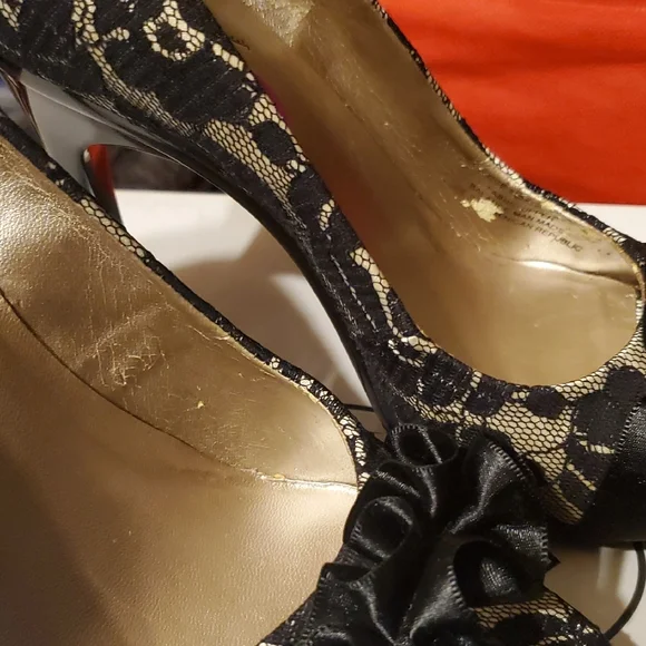 Elegant Black Lace Women's Heels - Picture 4 of 9